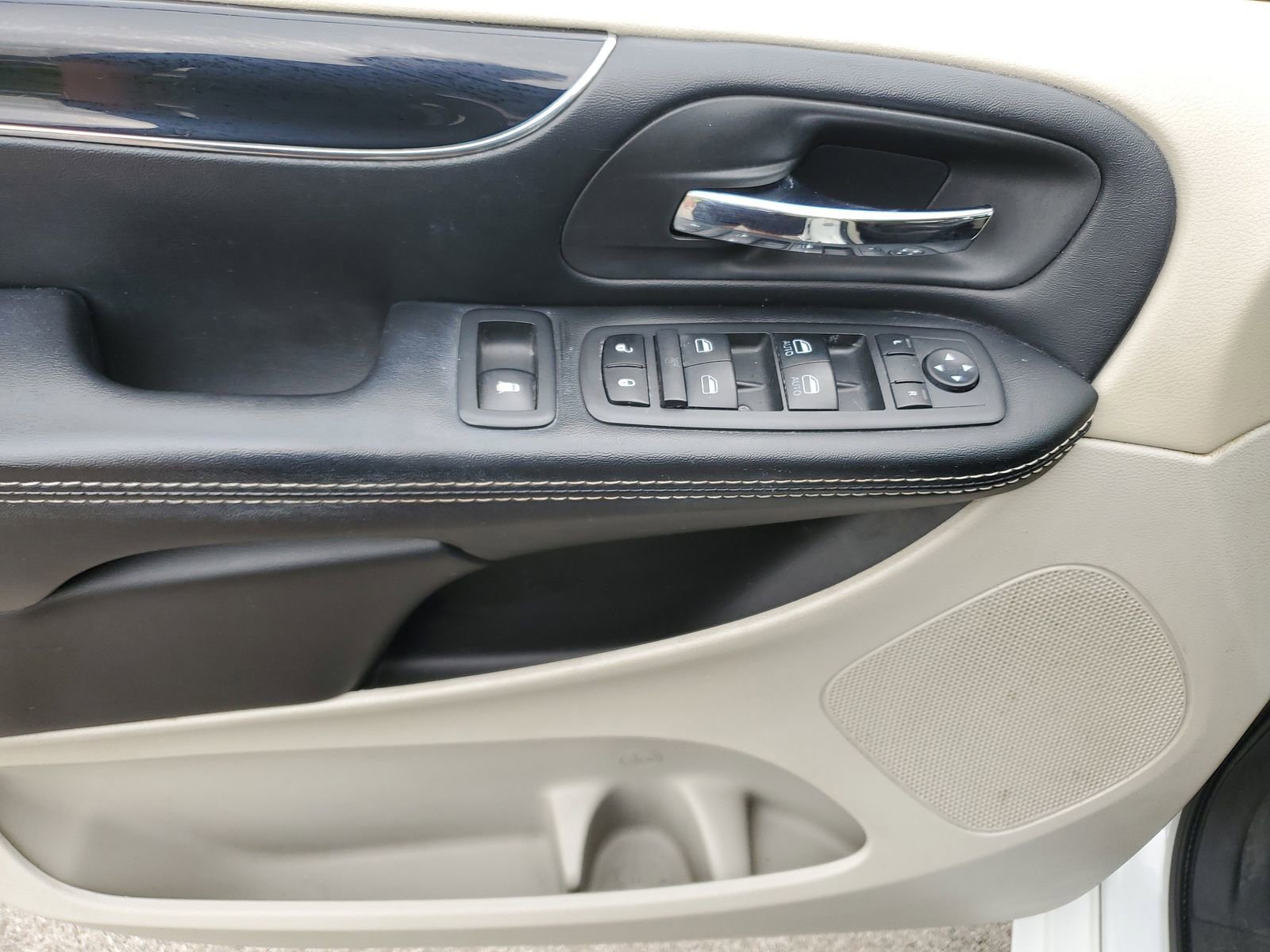 Used 2019 Dodge Grand Caravan SXT image 19