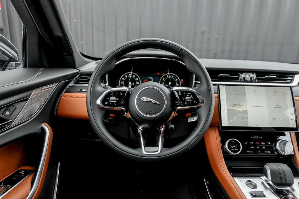 New 2026 Jaguar F-PACE R-Dynamic S image 17