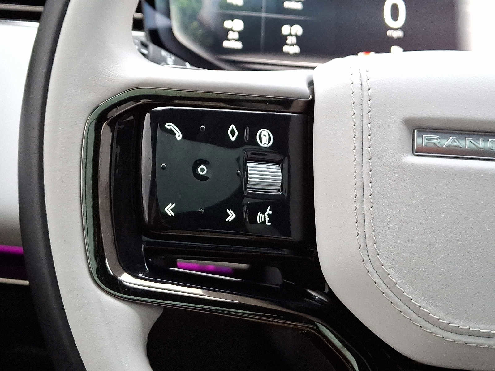 Used 2024 Land Rover Range Rover Sport Dynamic SE image 23