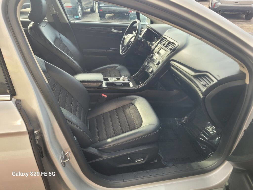 Used 2018 Ford Fusion SE image 9