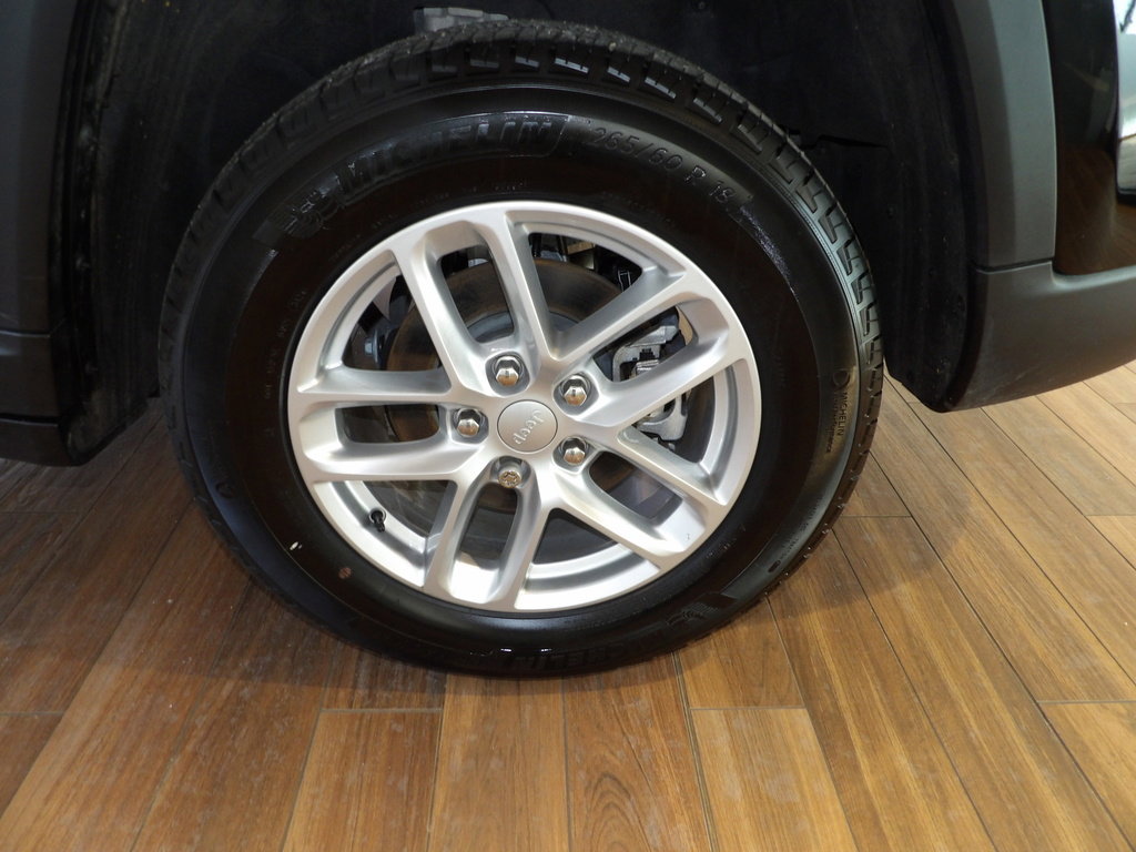 Used 2025 Jeep Grand Cherokee Laredo X w/ Luxury Tech Group I image 9