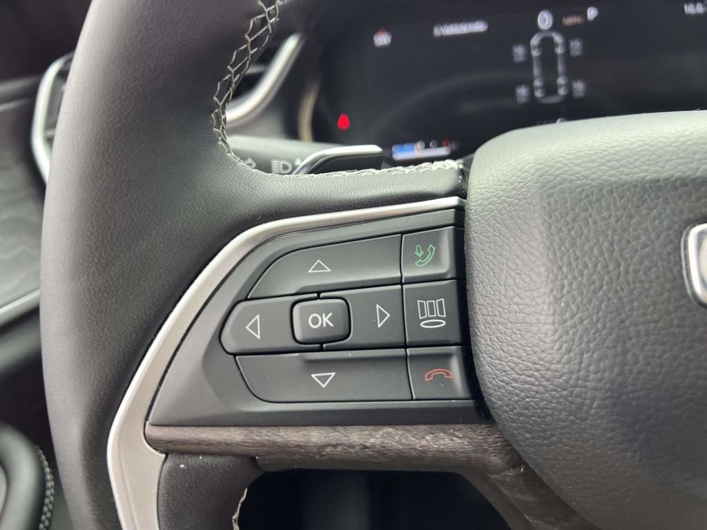 Used 2025 Jeep Grand Cherokee L Limited image 33