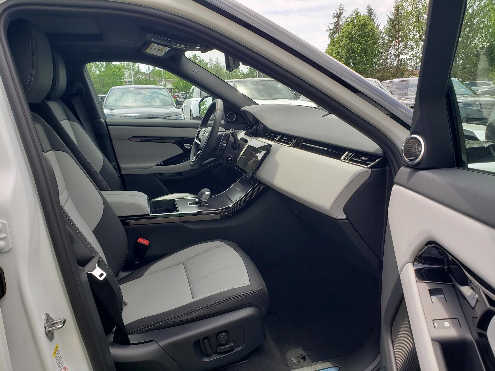 New 2026 Land Rover Range Rover Evoque Hoxton AWD/4WD image 17