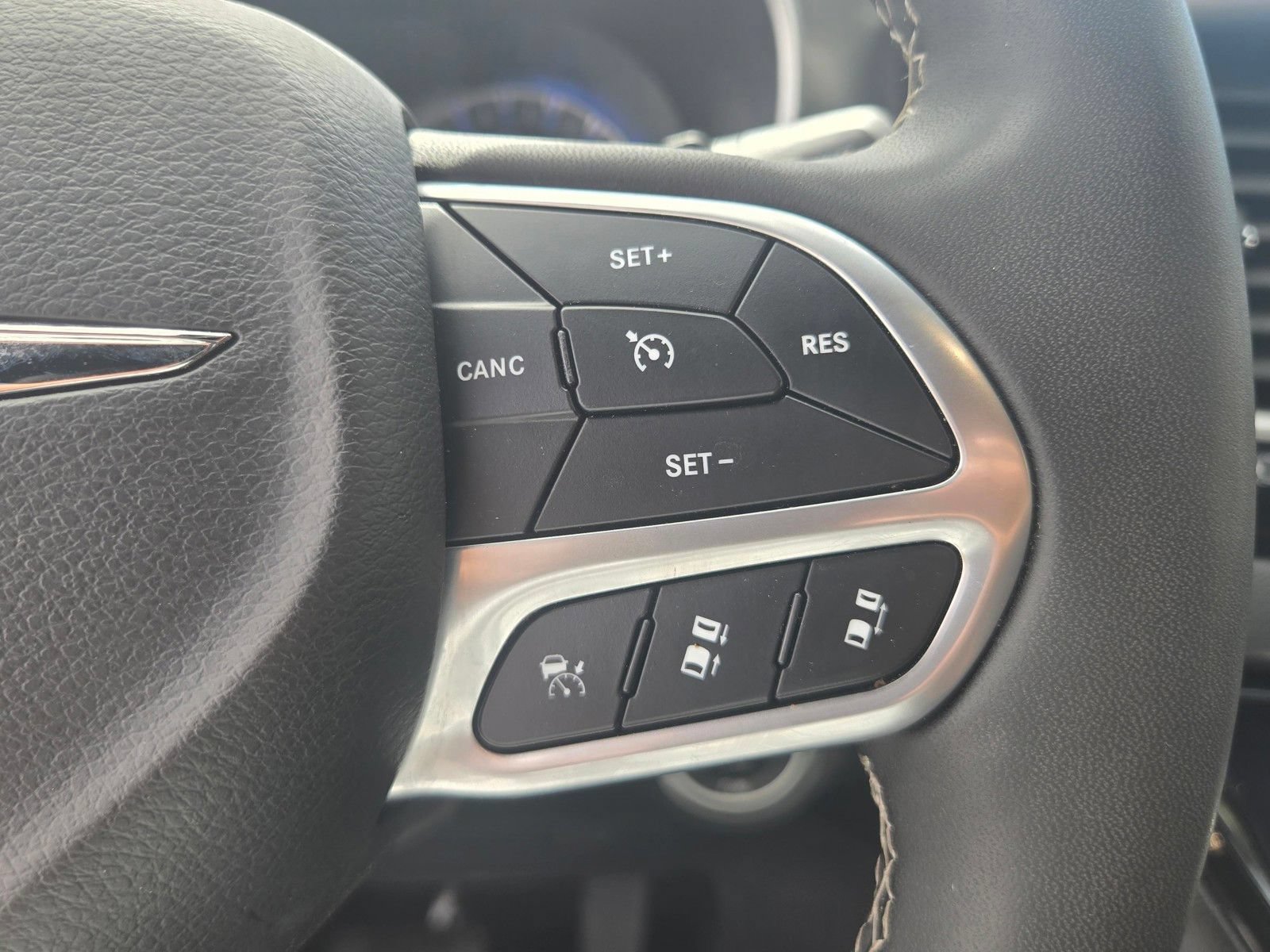 Used 2025 Chrysler Pacifica Select FWD image 21