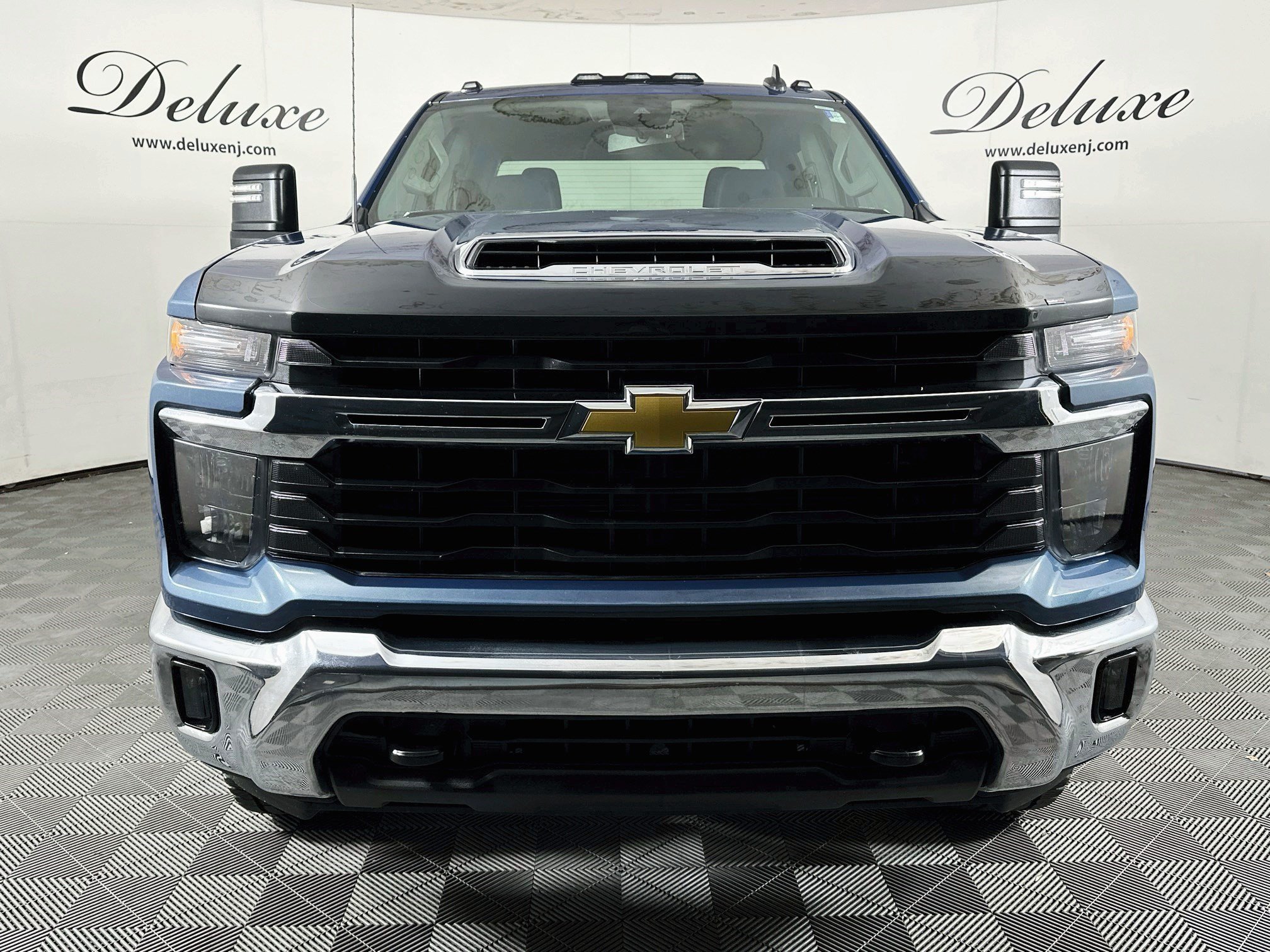 Used 2024 Chevrolet Silverado 2500 LT AWD/4WD image 2