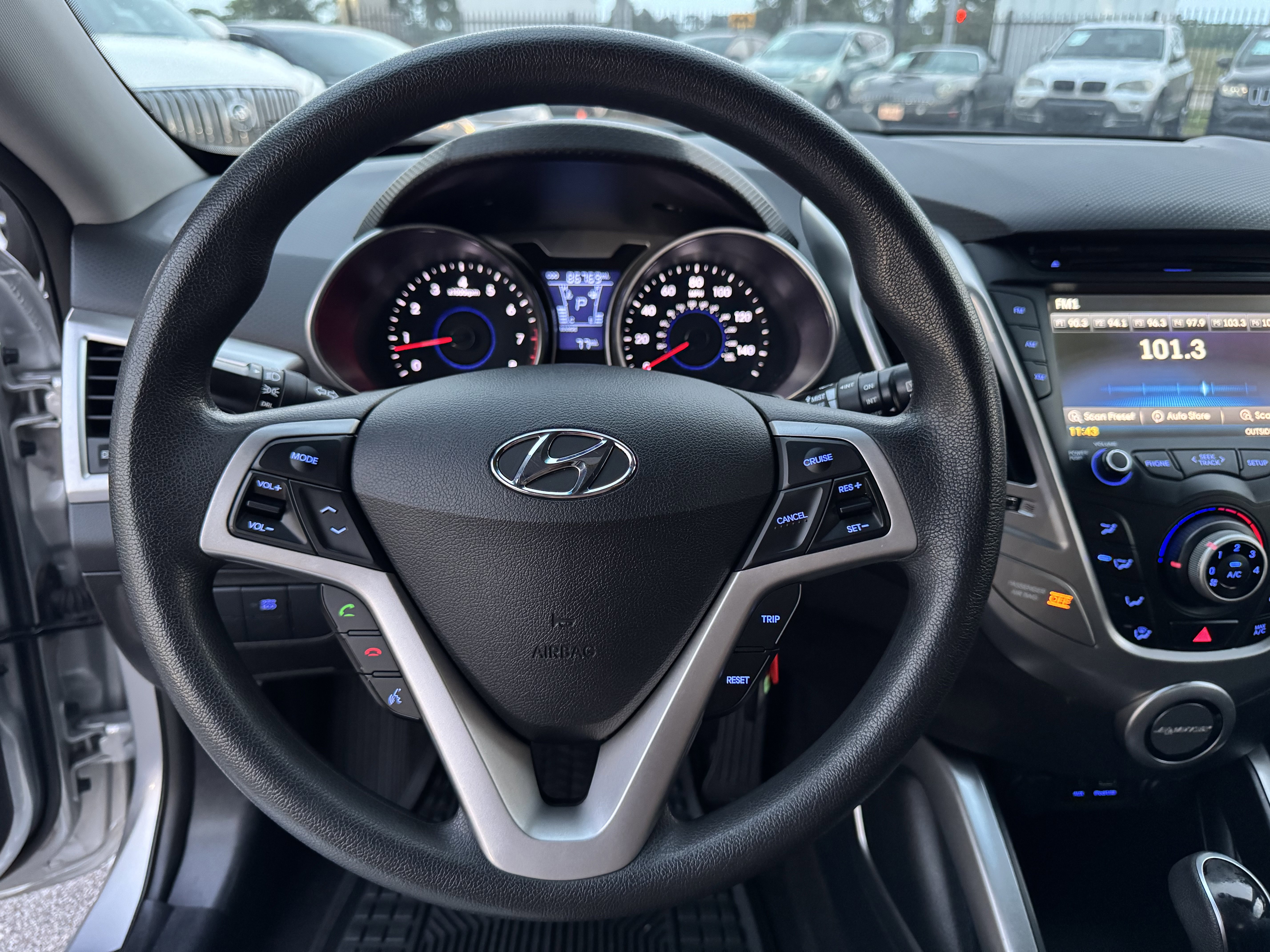 Used 2014 Hyundai Veloster image 23