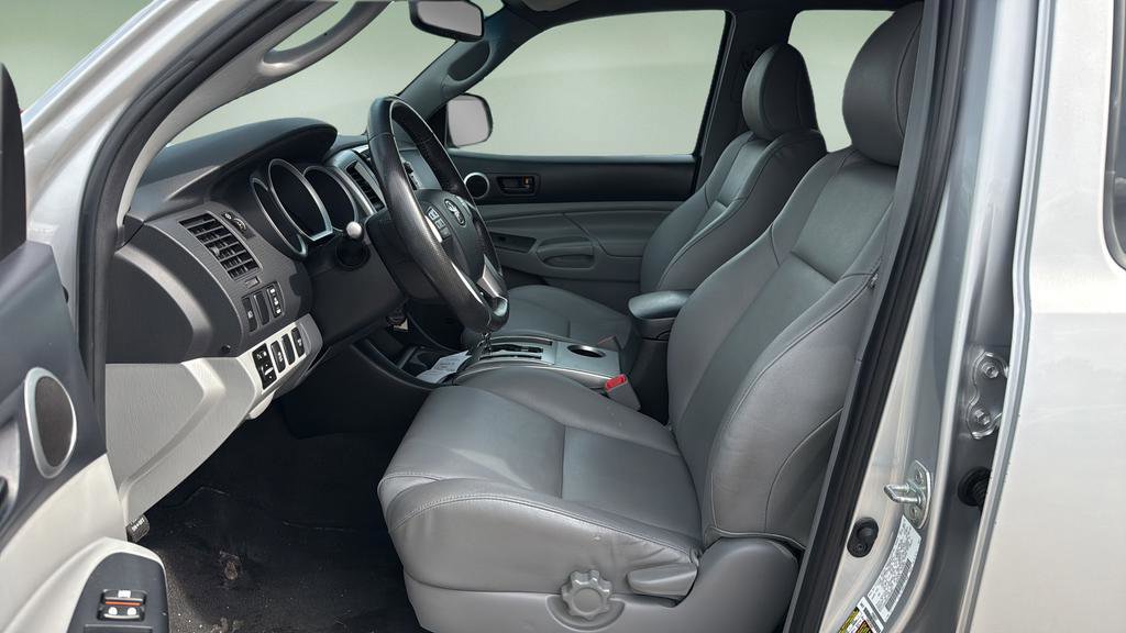 Used 2013 Toyota Tacoma 4x4 Double Cab w/ Limited Pkg image 11