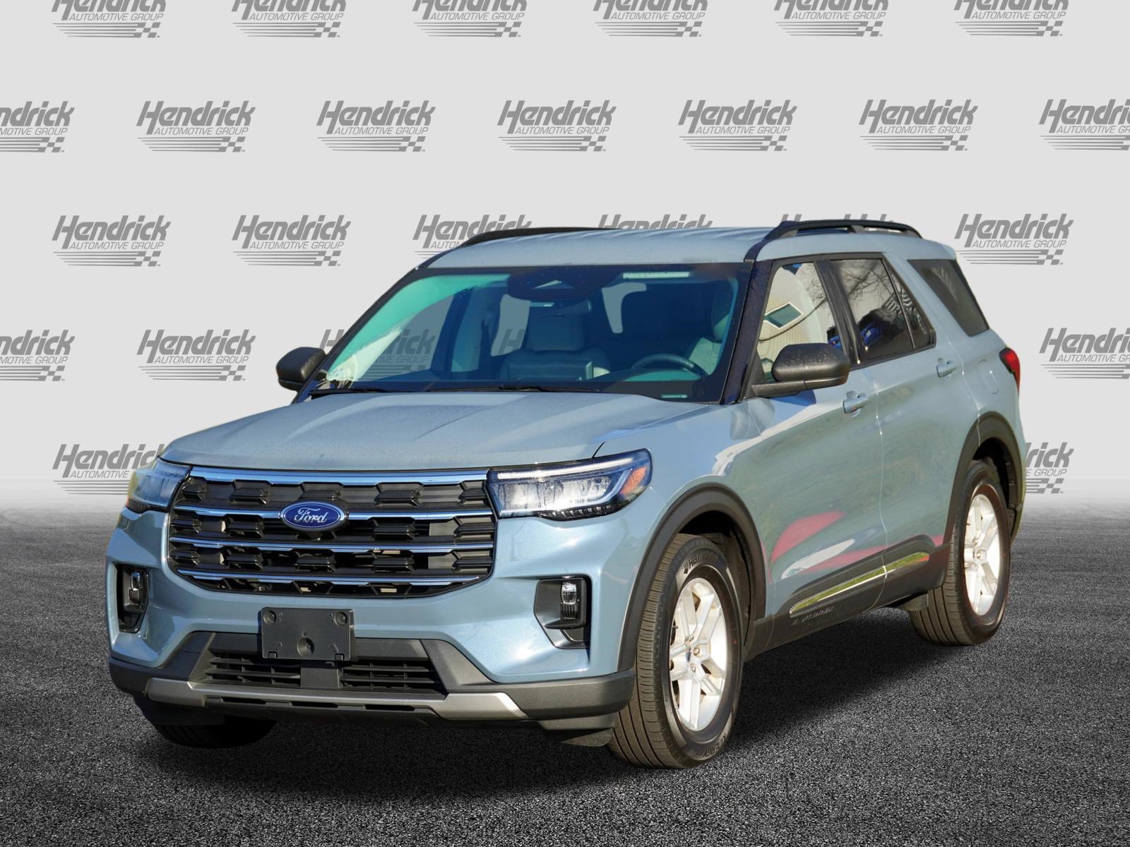 Used 2025 Ford Explorer Active w/ Active Comfort Package RWD image 5