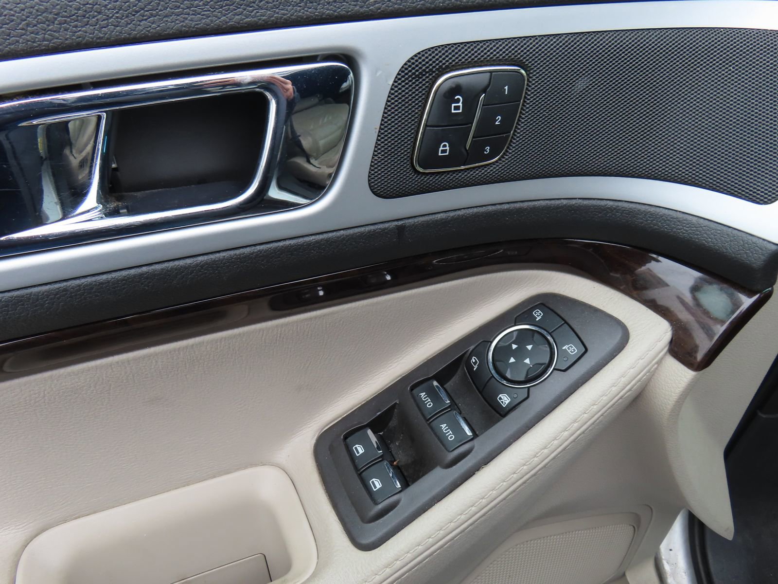 Used 2012 Ford Explorer Limited image 11