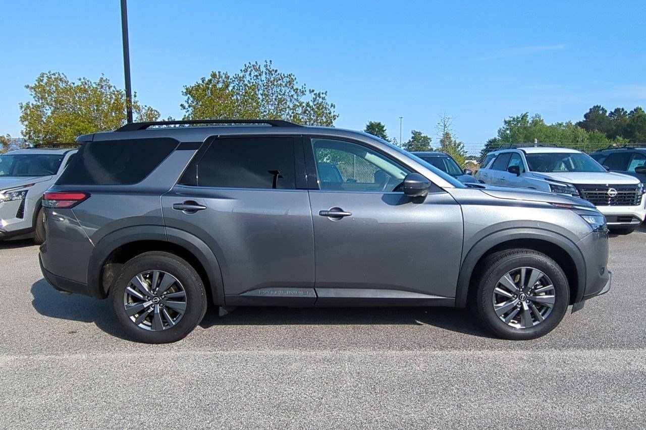 Certified 2023 Nissan Pathfinder SV FWD image 2