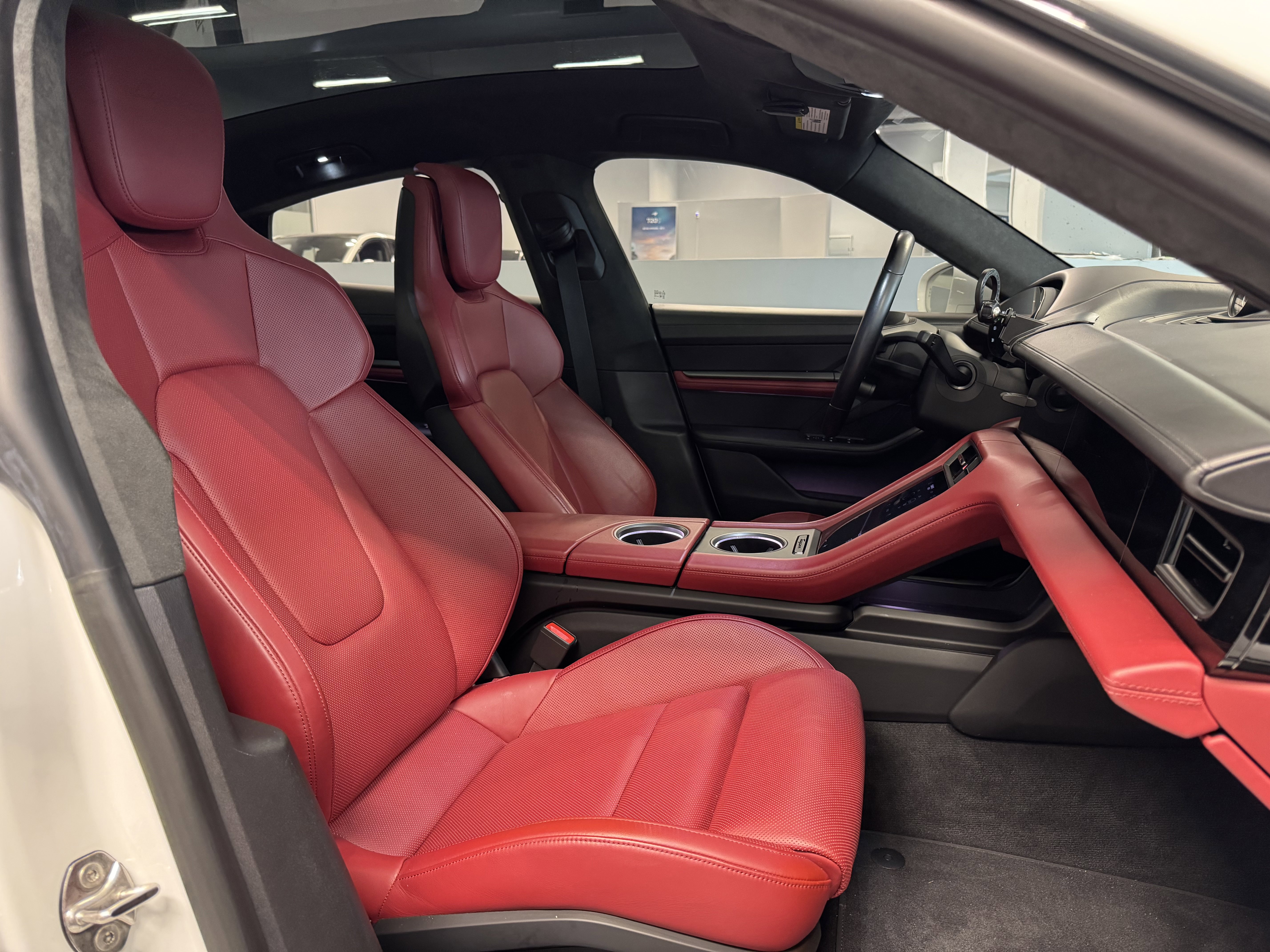 Used 2022 Porsche Taycan image 20