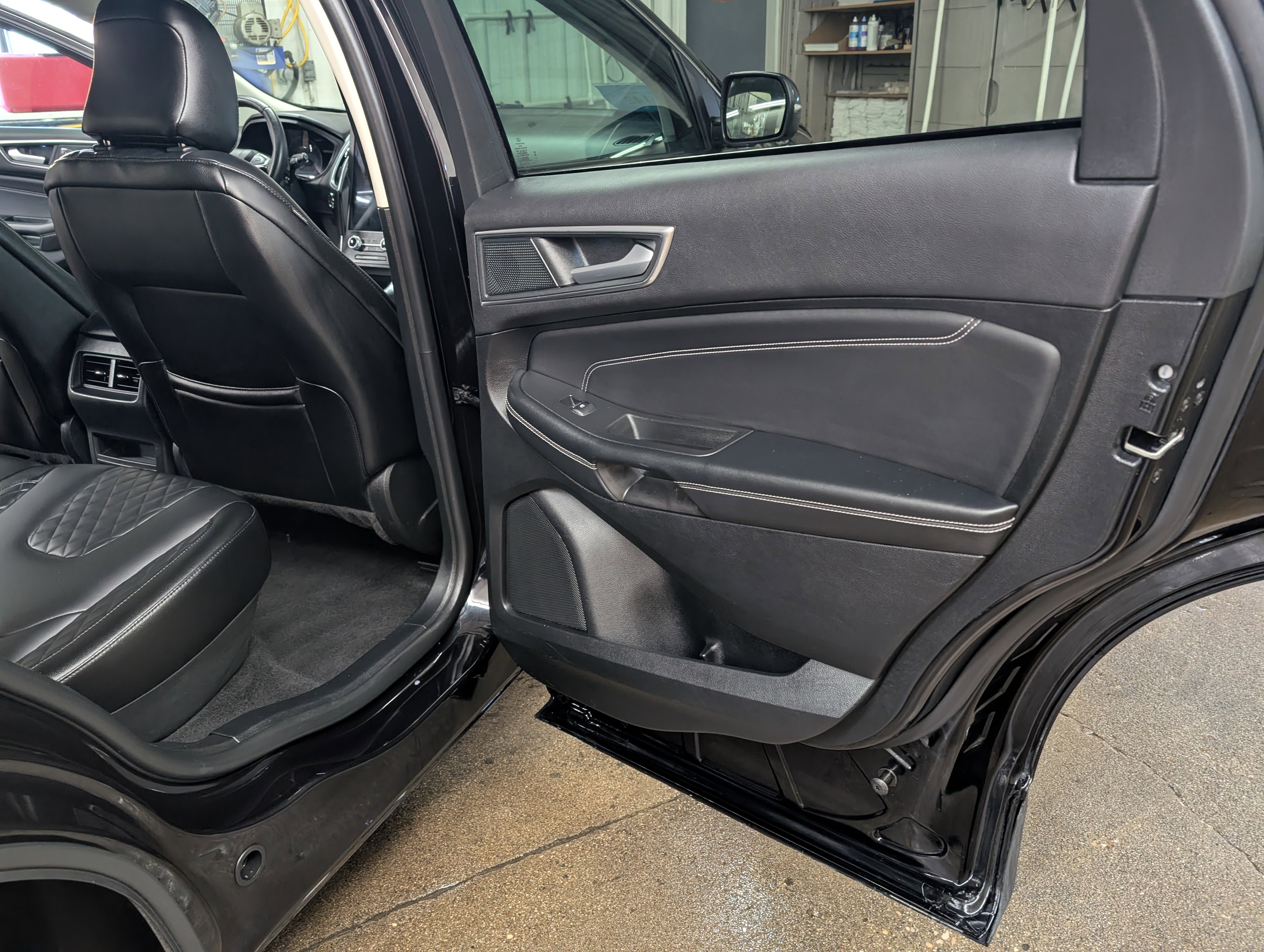 Used 2024 Ford Edge Titanium AWD/4WD image 6