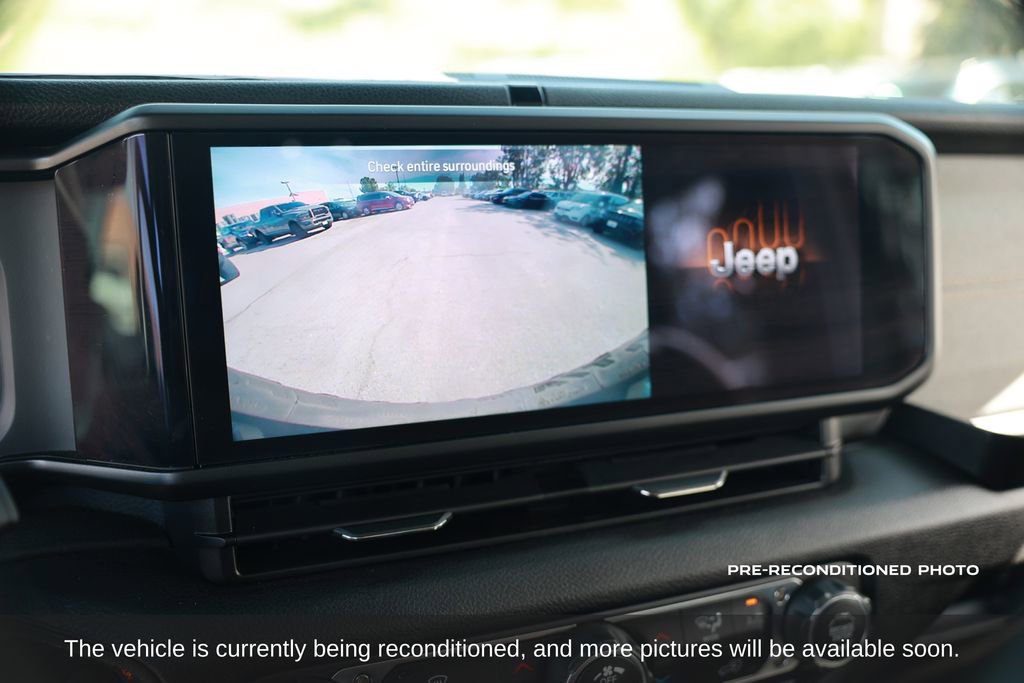 Used 2024 Jeep Wrangler Unlimited AWD/4WD image 17