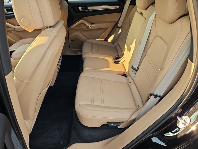 Used 2023 Porsche Cayenne Platinum Edition image 10
