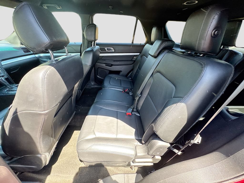 Used 2016 Ford Explorer XLT w/ Equipment Group 202A AWD/4WD image 22