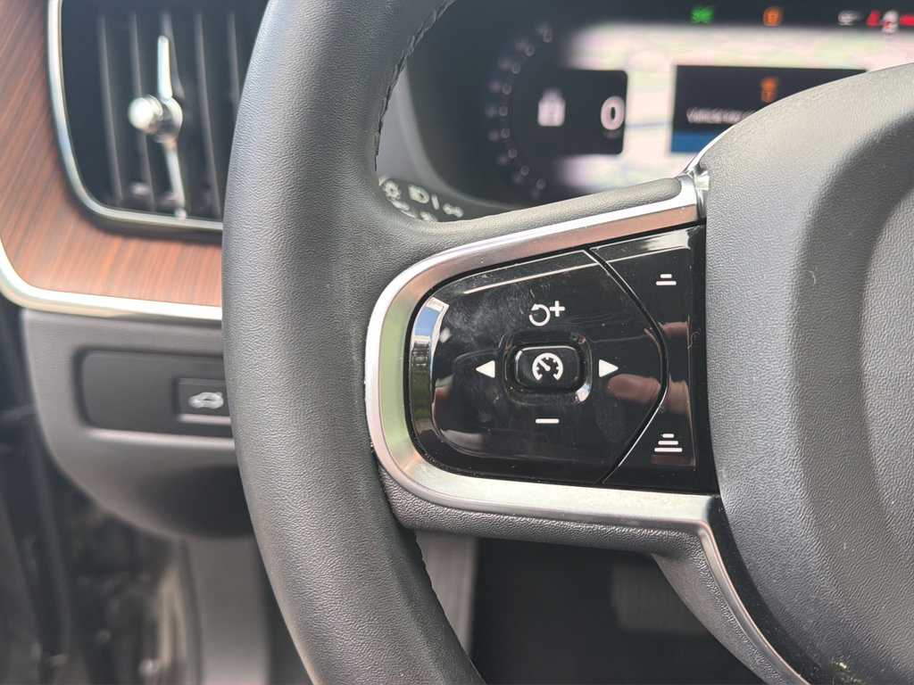 Used 2024 Volvo XC60 B5 Plus AWD/4WD image 24