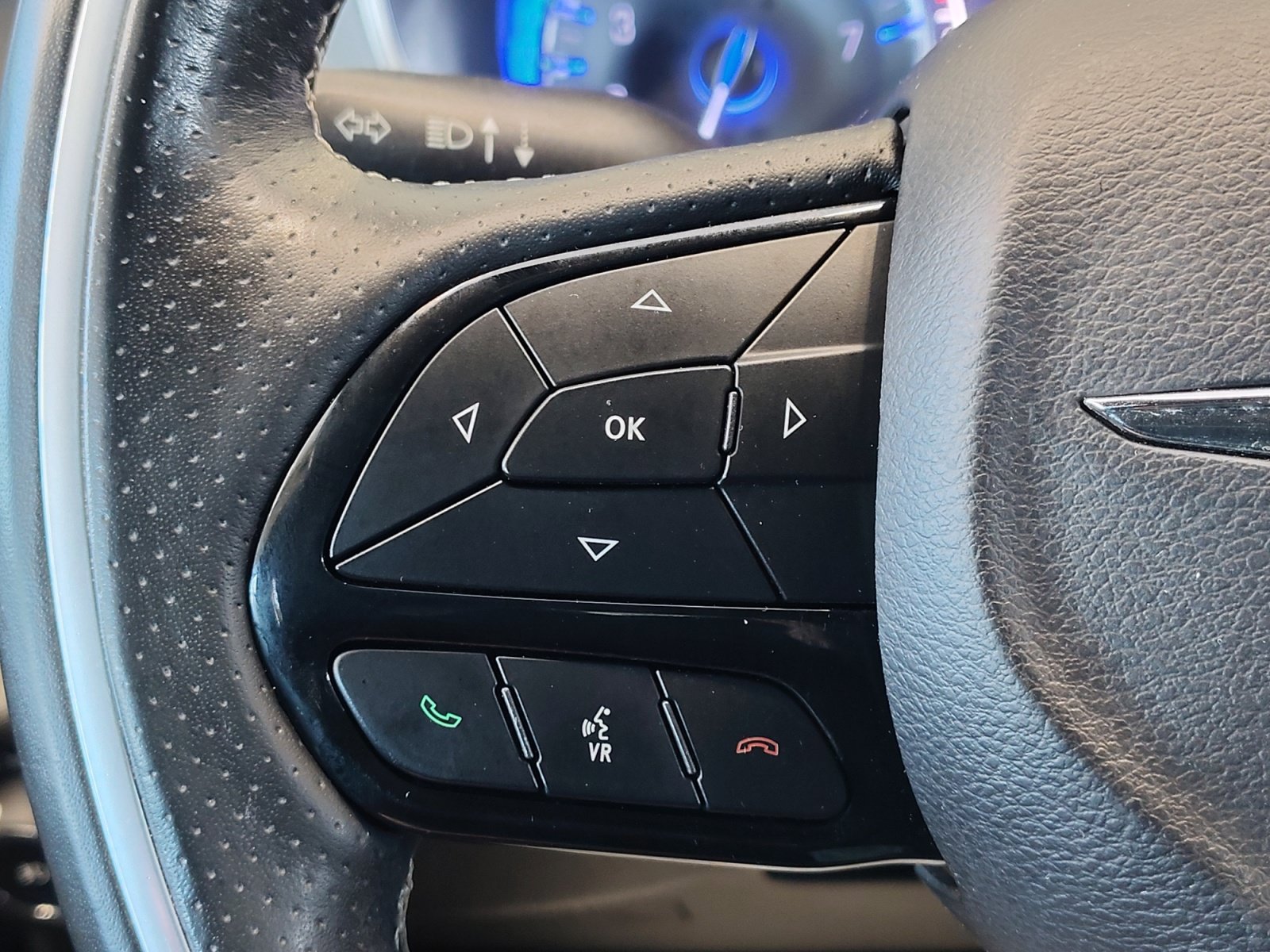 Used 2019 Chrysler Pacifica Limited w/ Advanced Safetytec Group FWD image 18