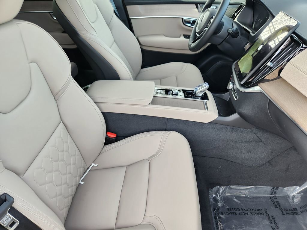 New 2026 Volvo XC90 T8 Plus w/ Protection Package Premier AWD/4WD image 5