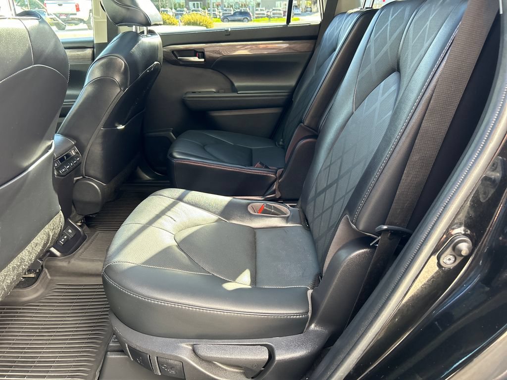 Used 2022 Toyota Highlander Platinum AWD/4WD image 29