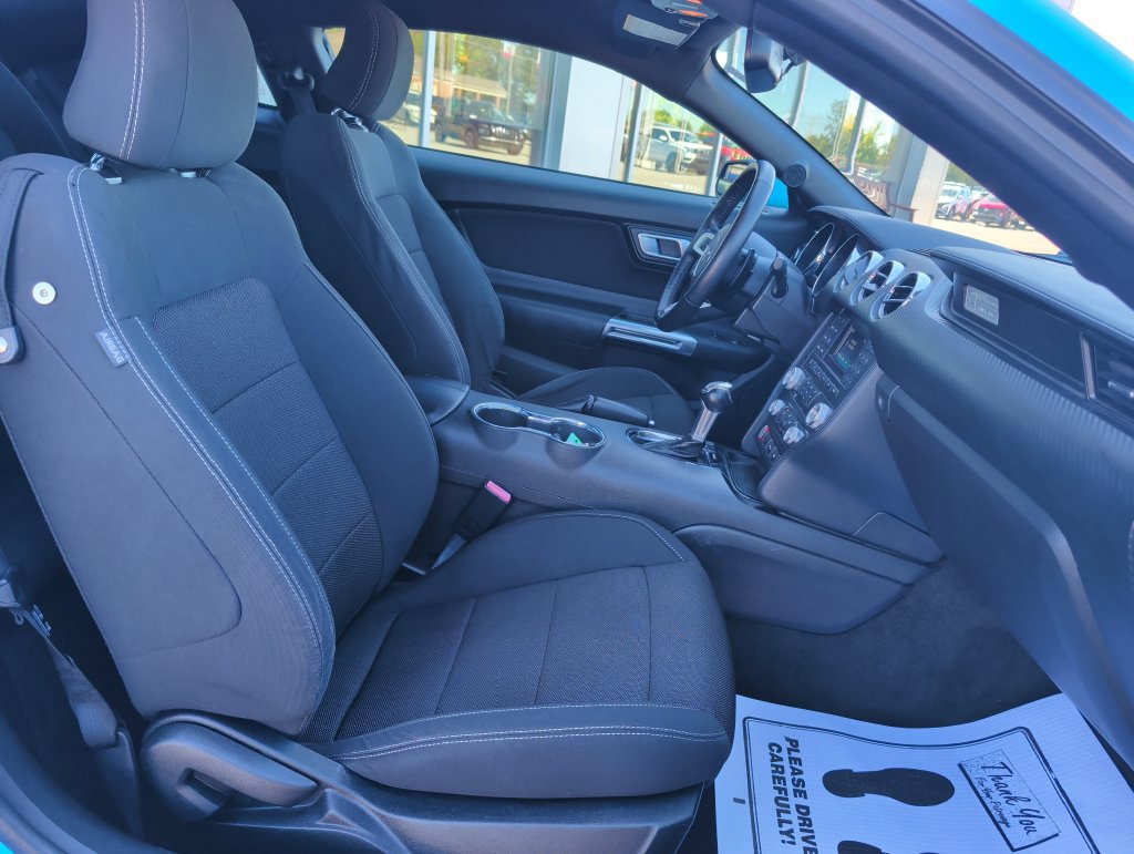 Used 2017 Ford Mustang Coupe RWD image 21