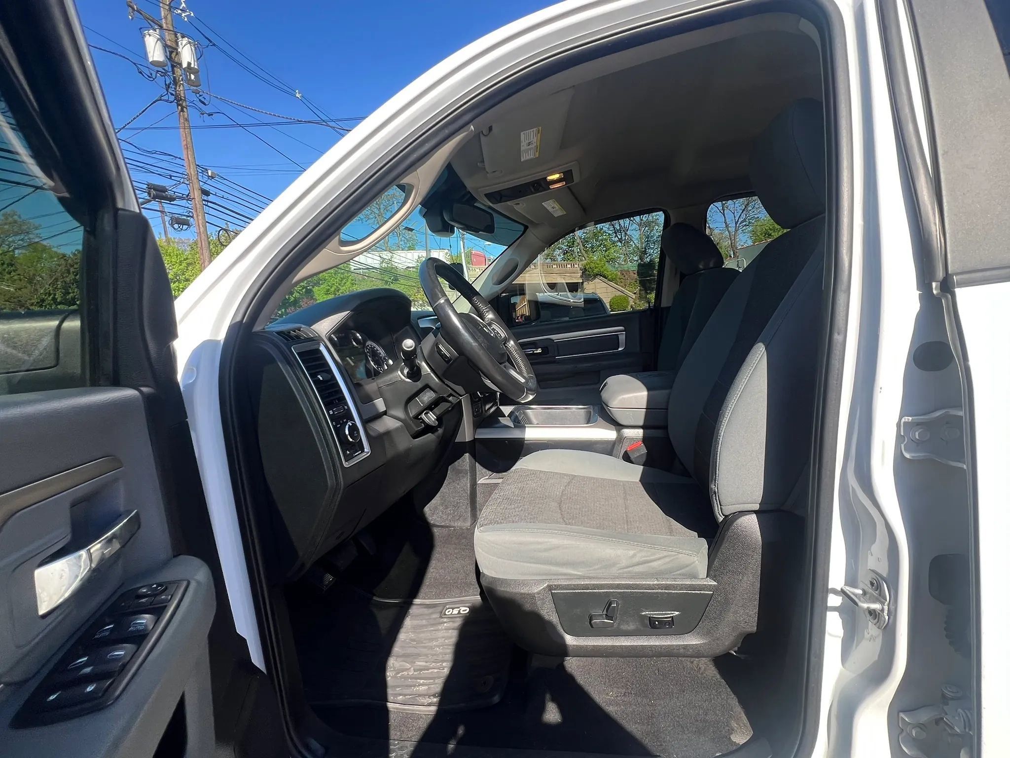 Used 2018 RAM 1500 SLT AWD/4WD image 27