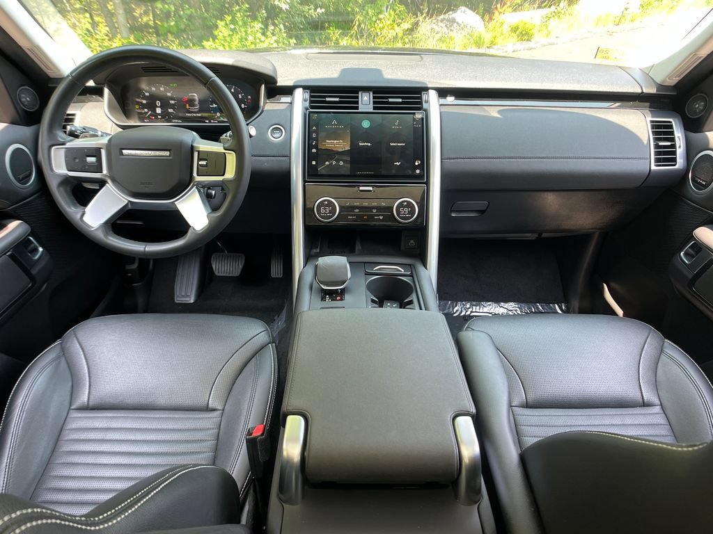 Used 2024 Land Rover Discovery S AWD/4WD image 13