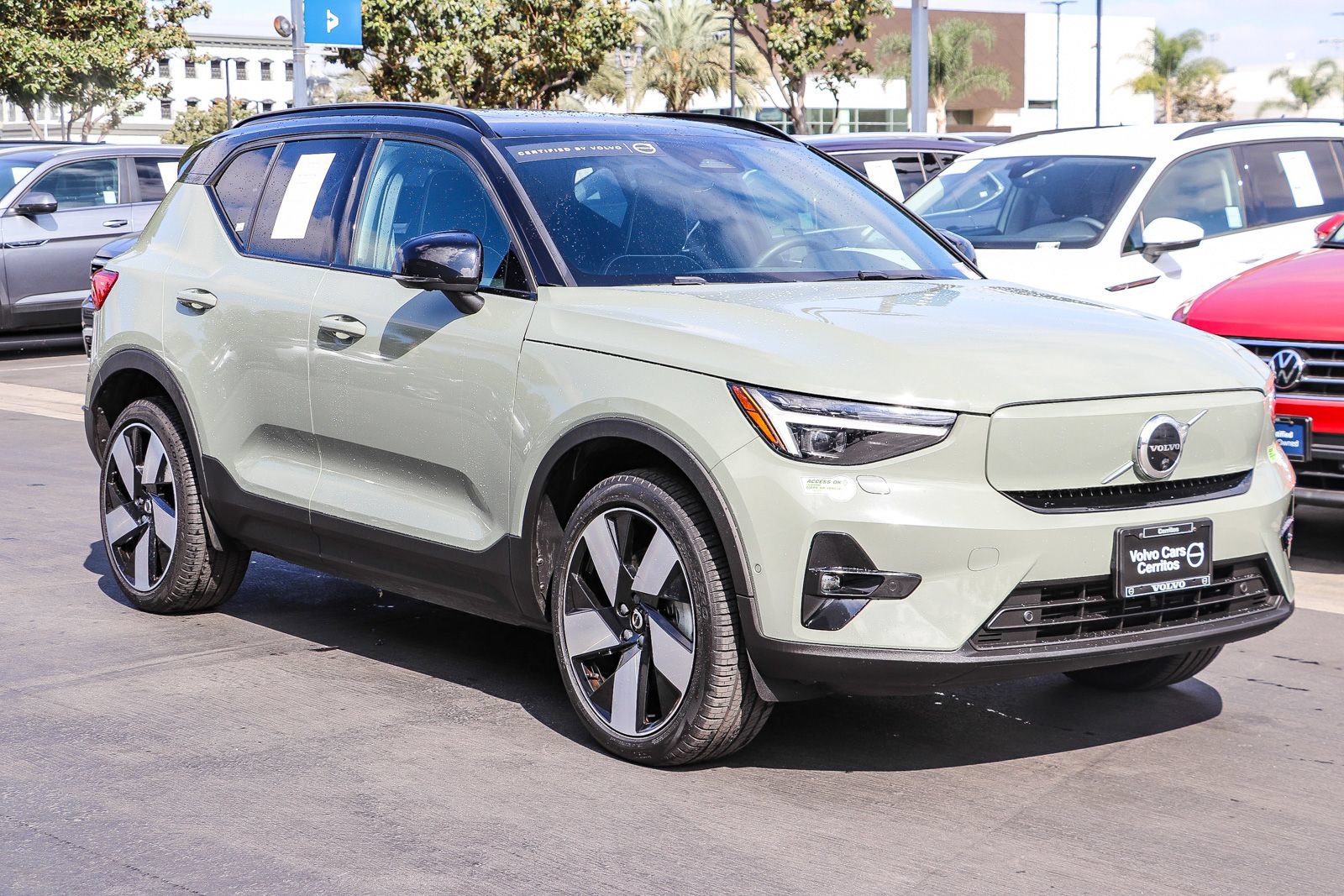 Used 2023 Volvo XC40 Recharge Ultimate AWD/4WD image 3