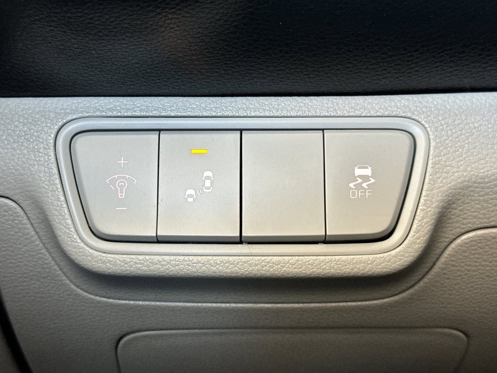 Certified 2023 Kia Forte LXS w/ LXS Technology Package image 31