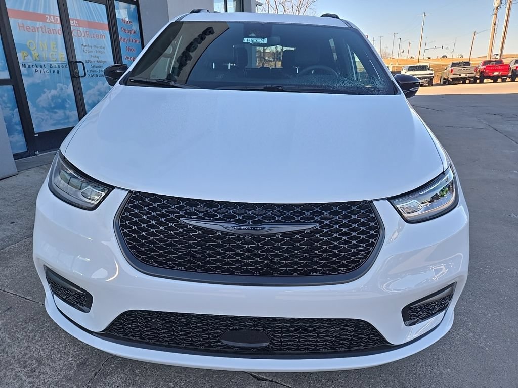 New 2026 Chrysler Pacifica Select w/ S Appearance Package AWD/4WD image 15