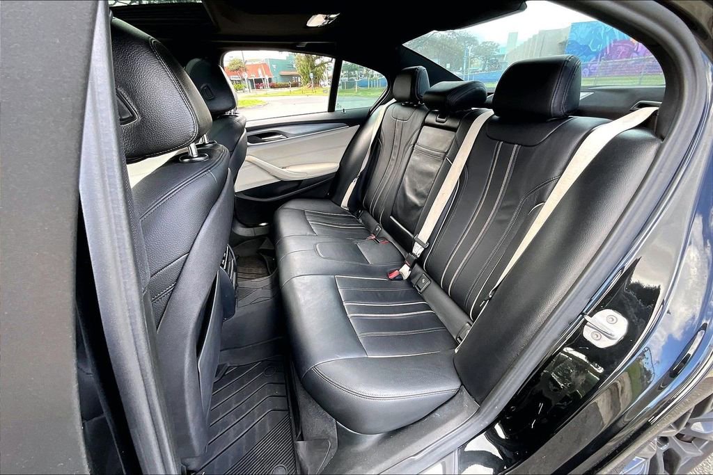 Used 2019 BMW 530e w/ M Sport Package image 28