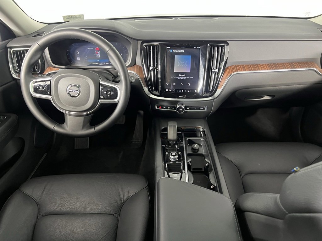 Used 2025 Volvo V60 B5 Cross Country Plus image 13