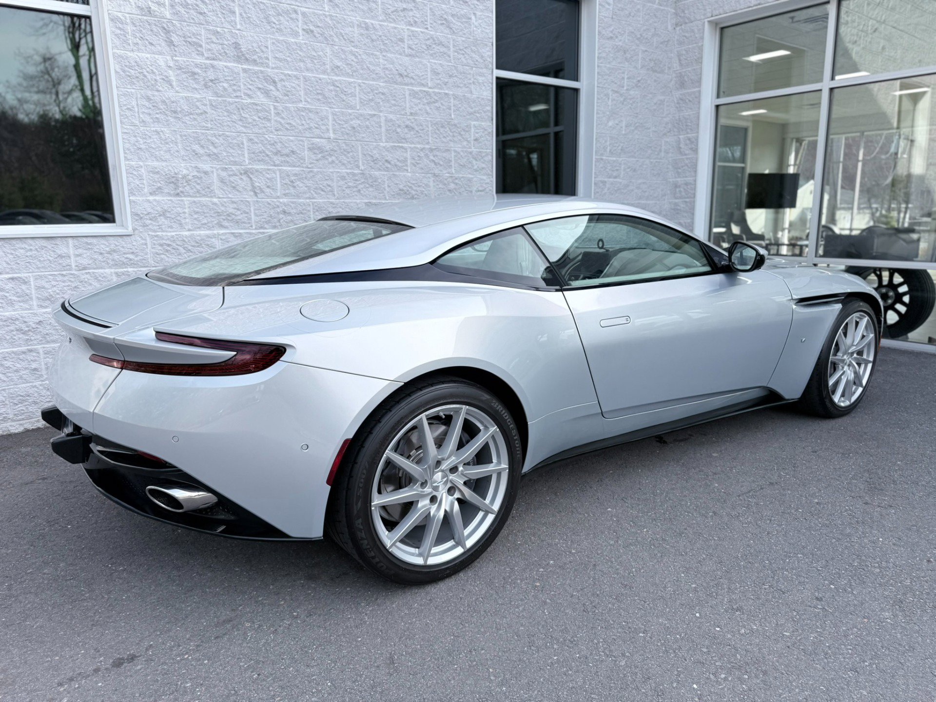Used 2017 Aston Martin DB11 V12 image 27