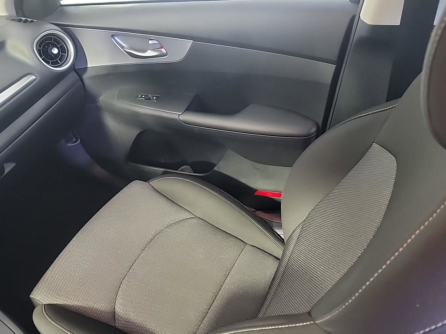 Used 2022 Kia Forte LXS w/ LXS Technology Package image 22