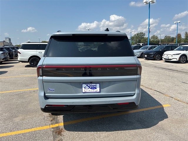 New 2025 Lincoln Navigator Reserve w/ Jet Appearance Package image 6