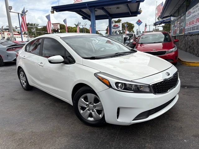 Used 2017 Kia Forte LX image 2