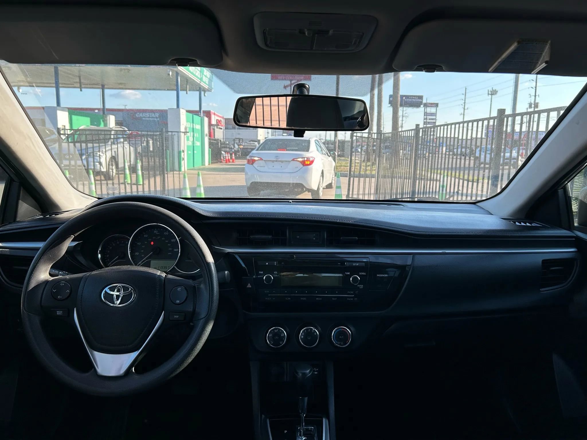Used 2015 Toyota Corolla L image 18