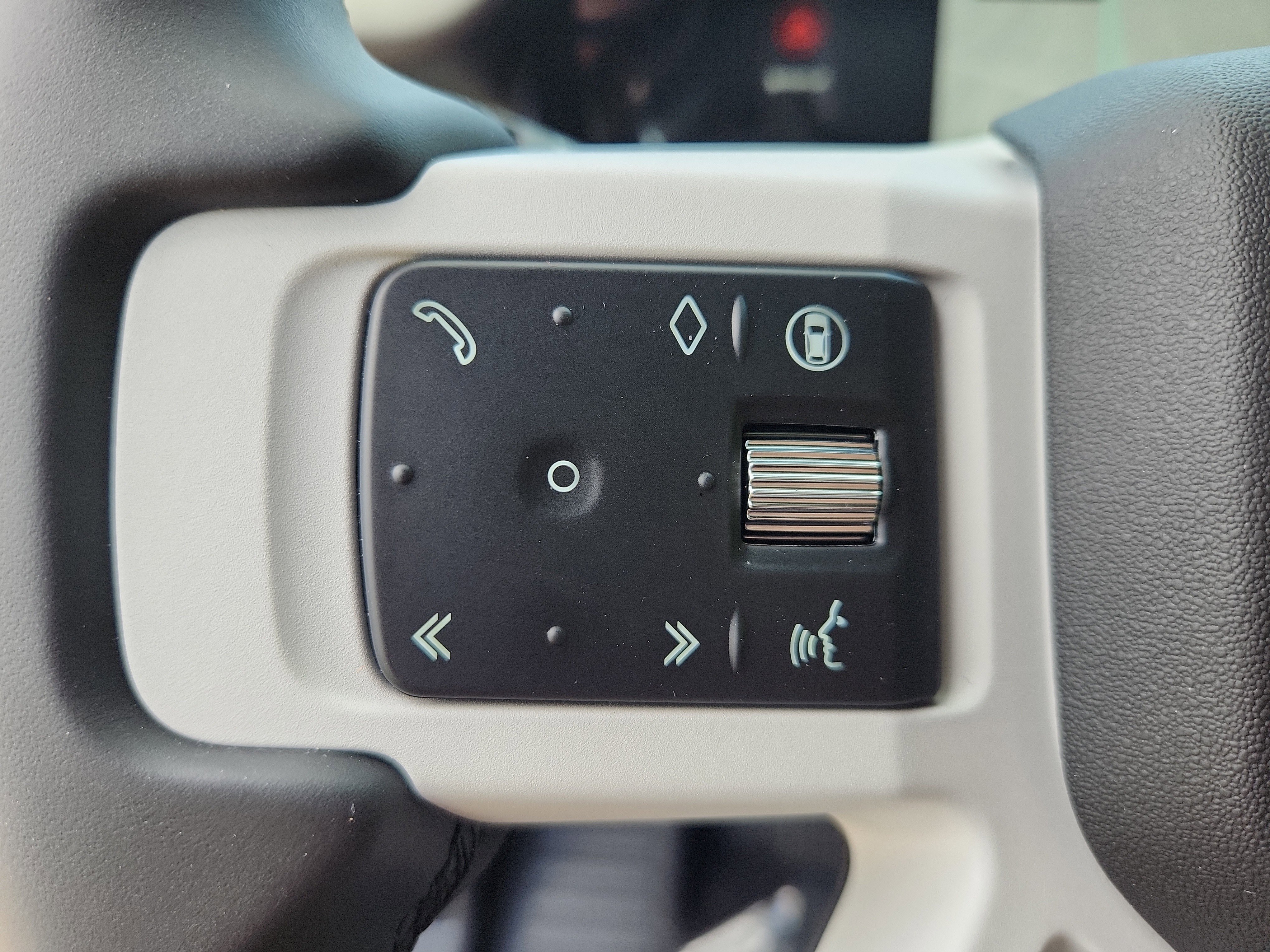 Used 2025 Land Rover Defender 130 S image 17