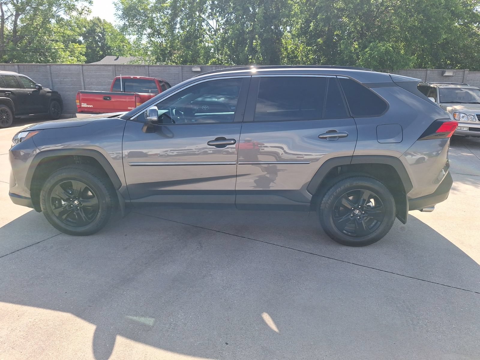 Used 2024 Toyota RAV4 XLE w/ Convenience Package FWD image 3