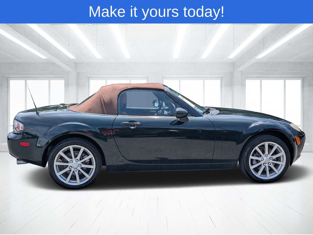 Used 2008 MAZDA MX-5 Miata Grand Touring w/ Premium Pkg RWD image 2