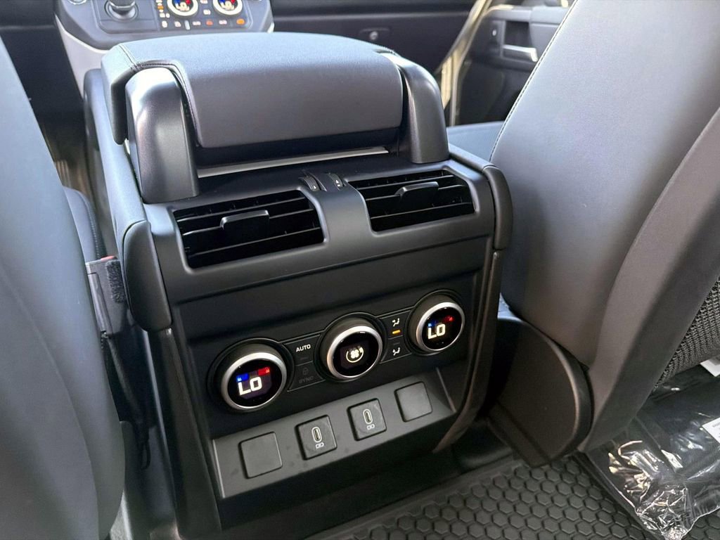 New 2026 Land Rover Defender 110 X-Dynamic SE AWD/4WD image 15