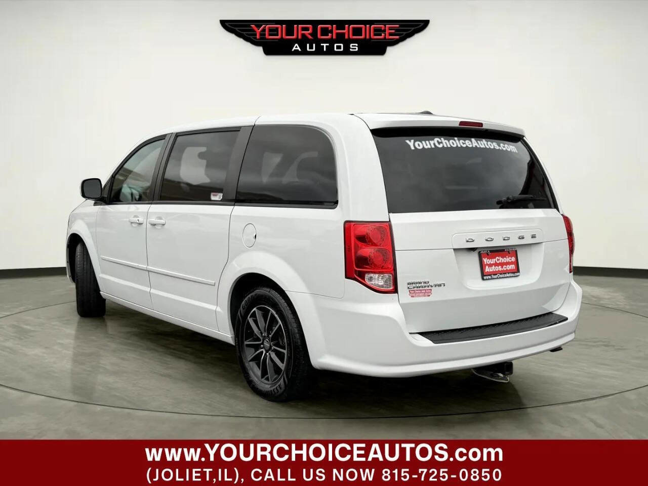 Used 2017 Dodge Grand Caravan SE image 3