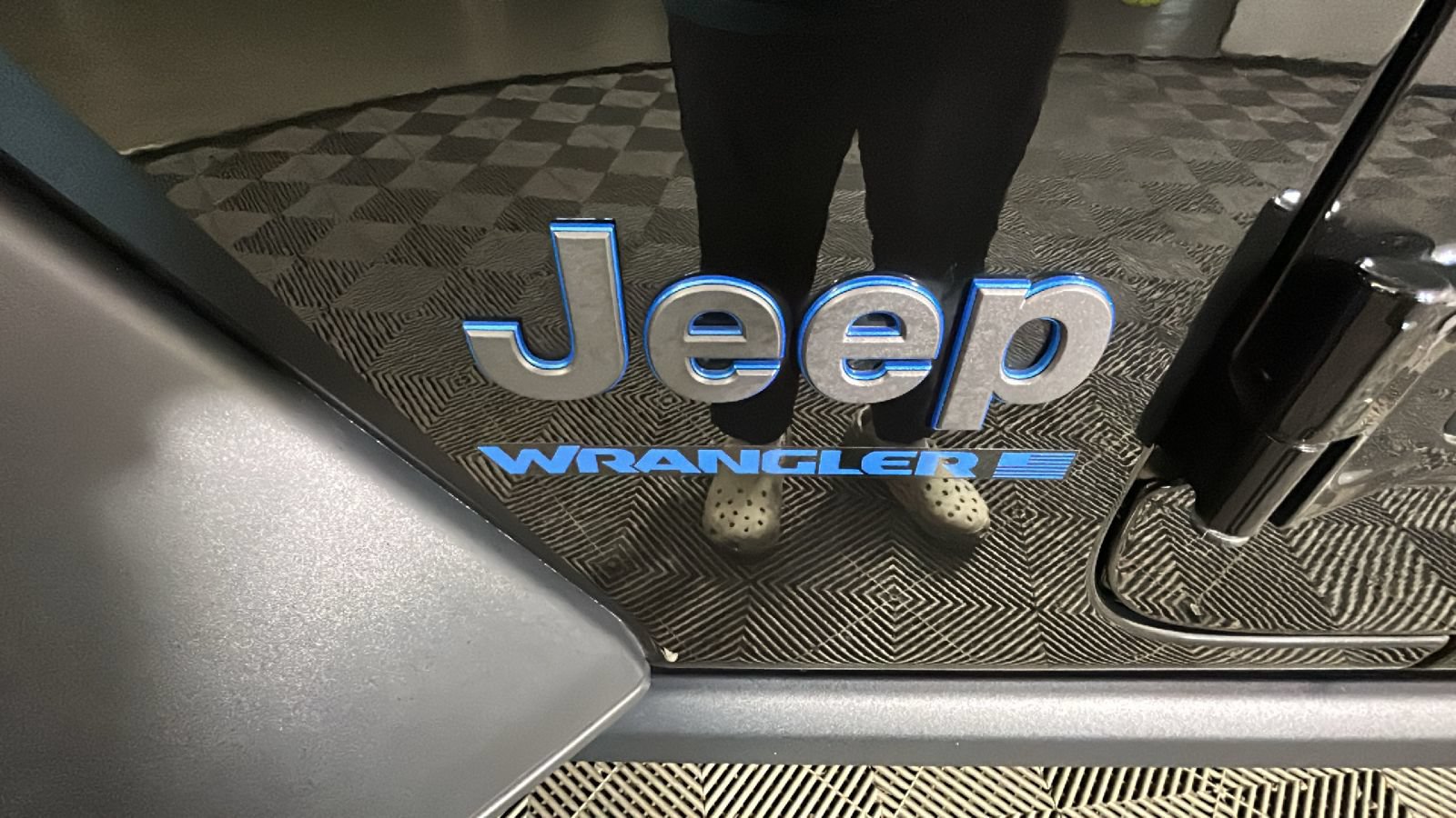 Used 2023 Jeep Wrangler Unlimited w/ Cold Weather Group AWD/4WD image 11