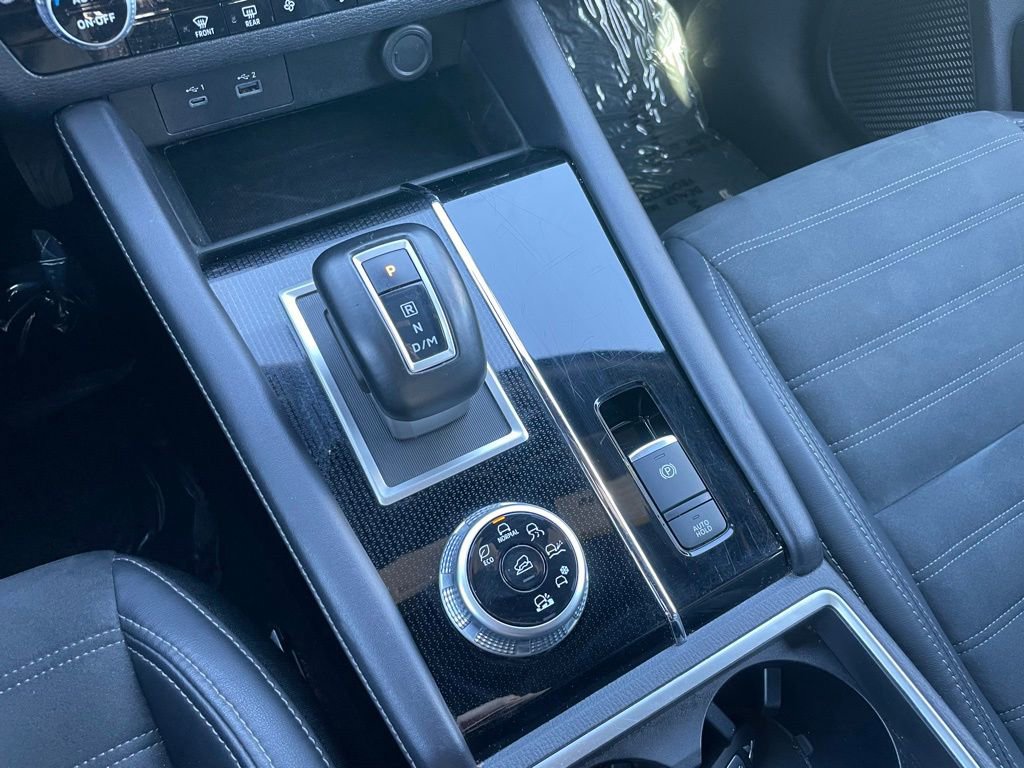 Used 2023 Mitsubishi Outlander SE Black Edition image 14