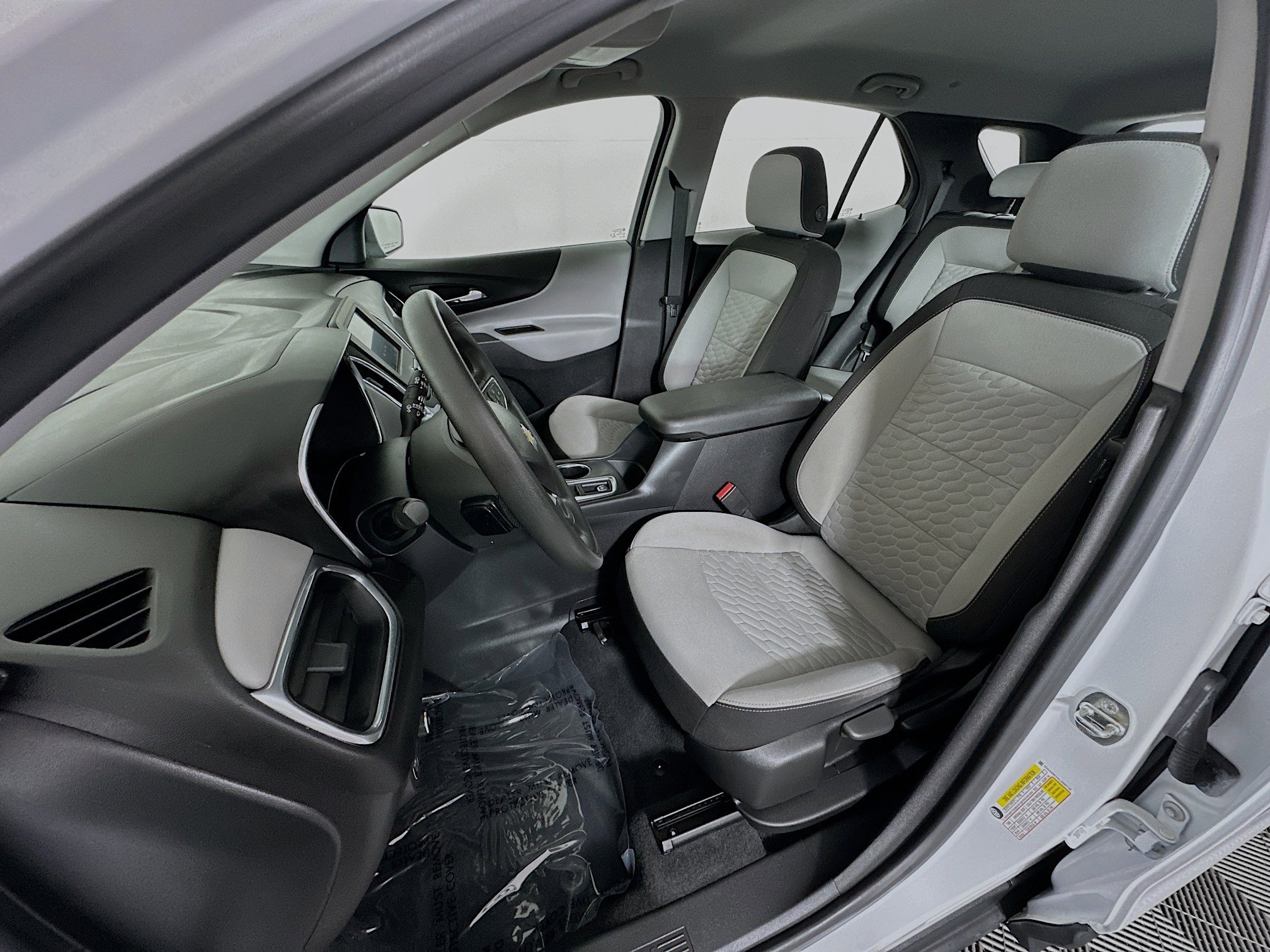 Used 2020 Chevrolet Equinox LS image 12