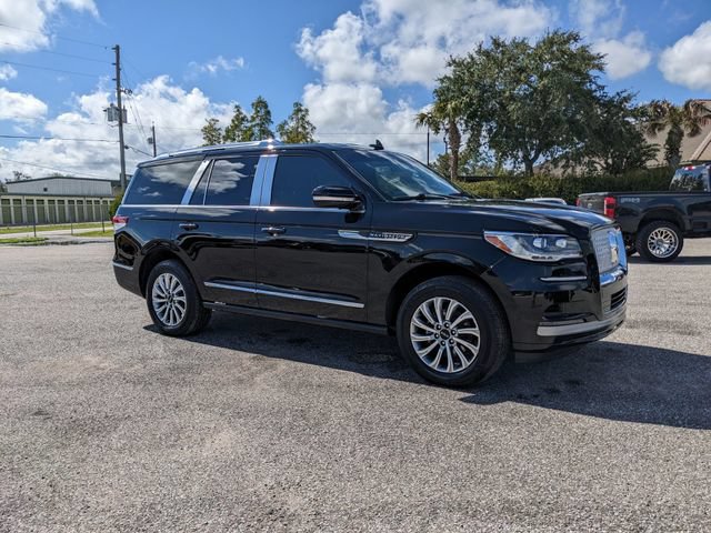 Used 2023 Lincoln Navigator 4WD image 2