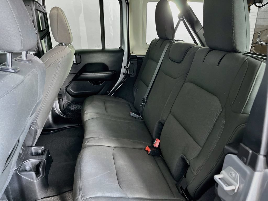 Used 2020 Jeep Wrangler Unlimited Sahara AWD/4WD image 31