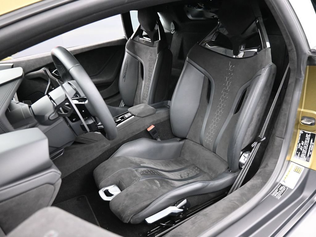 Used 2024 Lamborghini Huracan Sterrato image 5