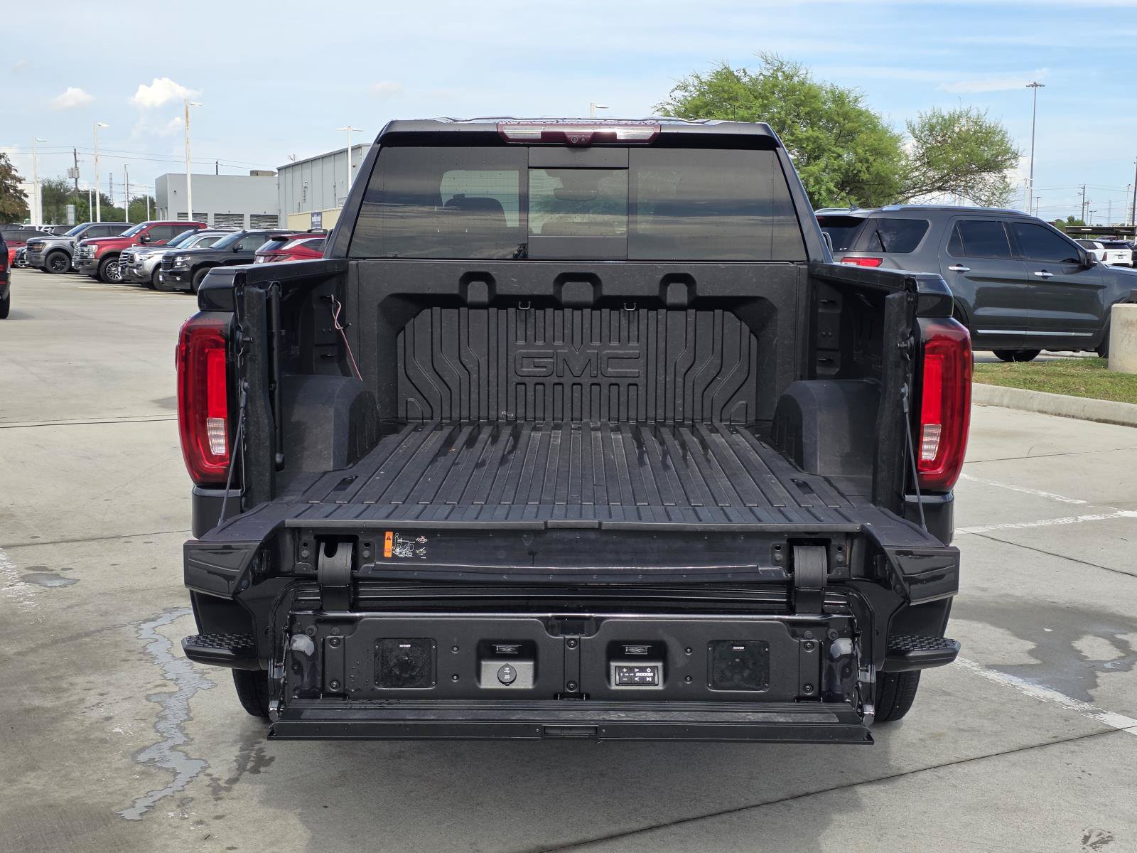 Used 2023 GMC Sierra 1500 Denali AWD/4WD image 9