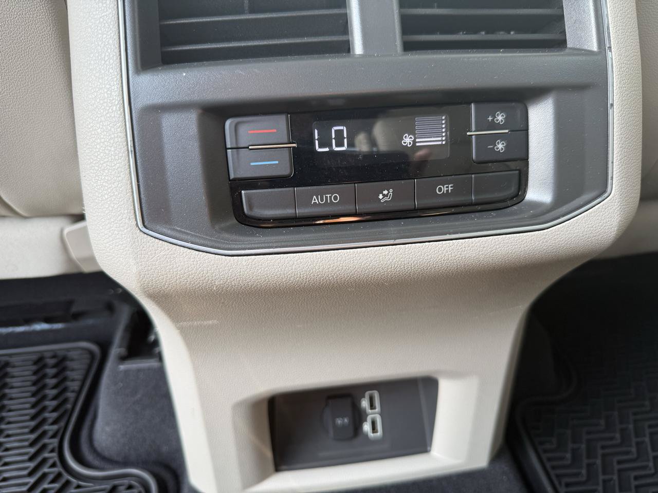 Used 2019 Volkswagen Atlas SE w/ Panoramic Sunroof Package AWD/4WD image 14