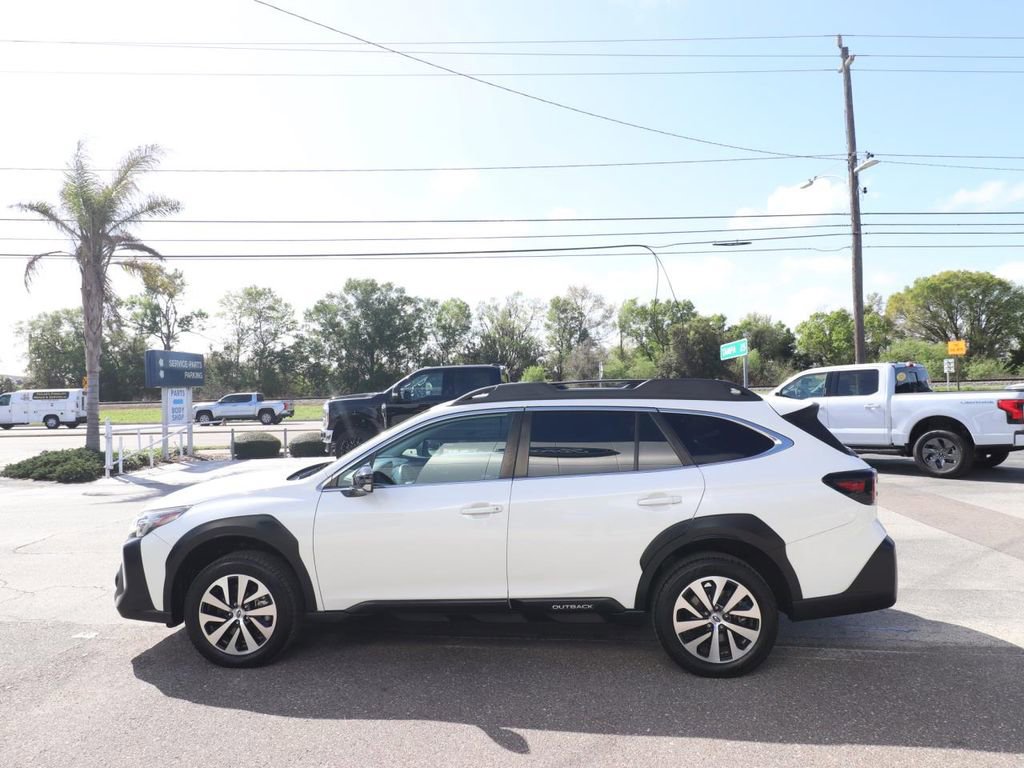 Used 2023 Subaru Outback Premium image 5